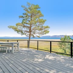 Blue Water - Lakefront, Private Beach, Dogs OK