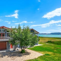 Lakefront Retreat - Hot Tub, Game Room & Fire Pit