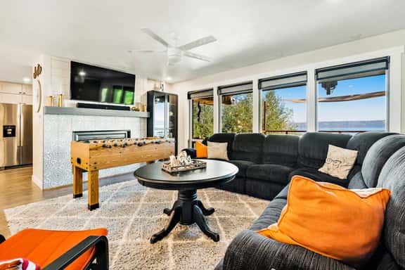 On the Waterfront - Lakefront with Mountain Views - Image 1