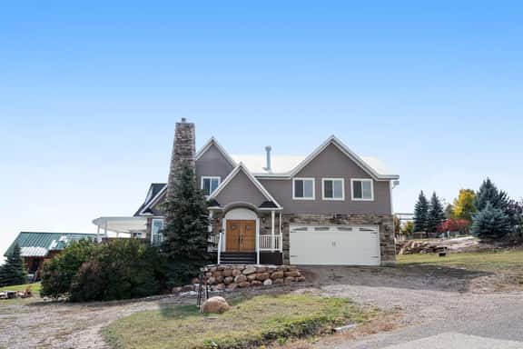 Buttercup Beauty - Fire Pit & Views, Sleeps 21 - Image 1