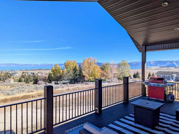 The Bear Lake Spot - Lake Views & Wet Bar - Image 3
