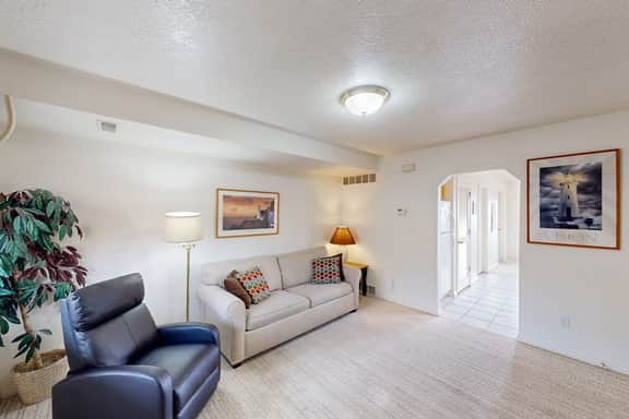 Marina Retreat - Lake Views, Hot Tub & Tennis - Image 2