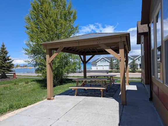 Bear Shore Retreat - Lake Views, Pool & Game Room - Image 2